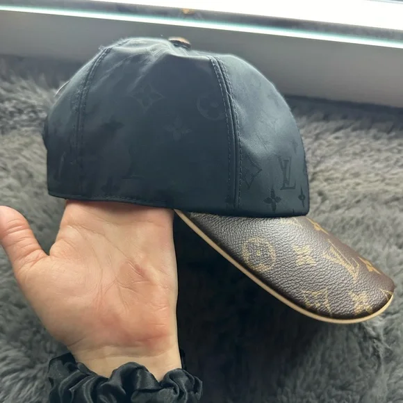 LV monogram cap - Picture 4 of 4